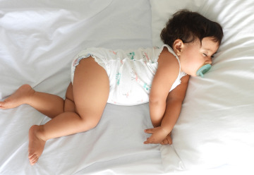 bébé ne dort qu'a bras