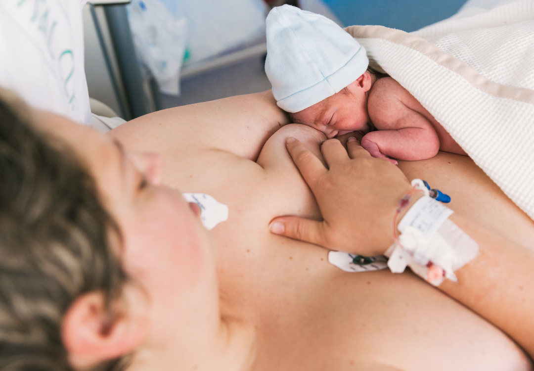 quelles tenues dans la valise pour bébé, pour la naissance et pour l'allaitement ?